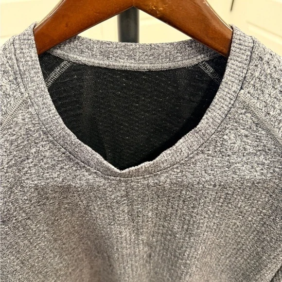 Lululemon Engineered Warmth Long Sleeve Crew Heathered Gray Mens Medium - Picture 4 of 11